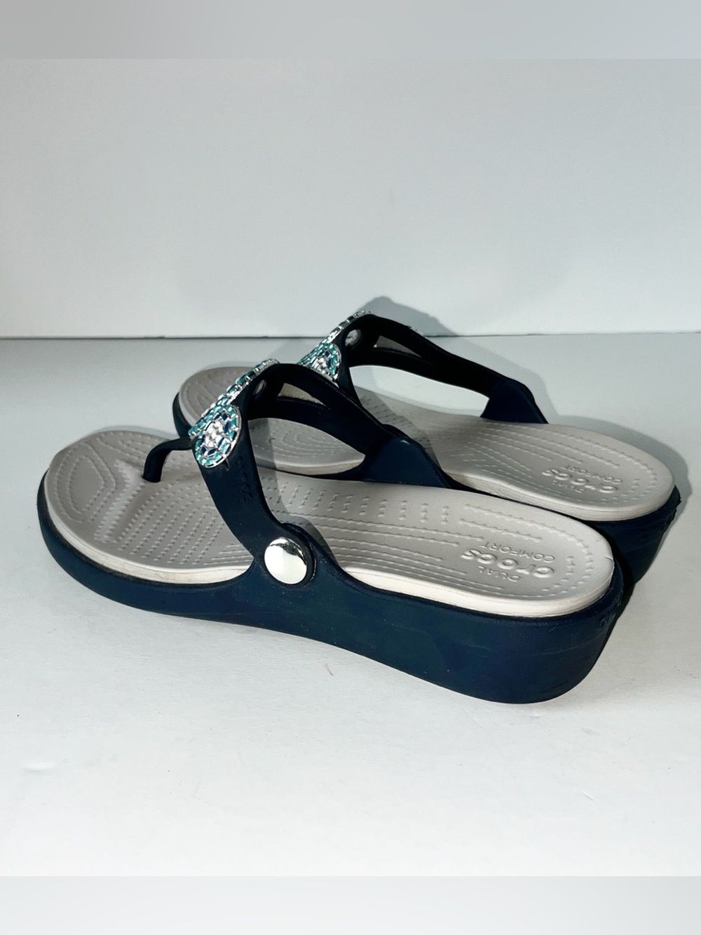 Crocs Sanrah Diamante Wedge Flip Sandals Size 7 NAVY Embellished Turquoise - Picture 4 of 12